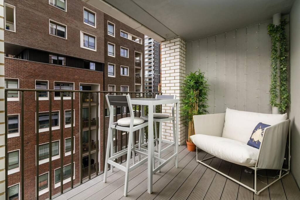 Superb 1 Bedroom Apartment 3Mins From Tube Station Лондон Екстер'єр фото