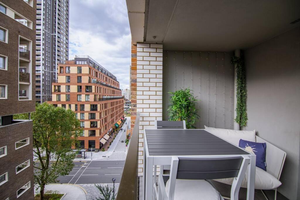 Superb 1 Bedroom Apartment 3Mins From Tube Station Лондон Екстер'єр фото