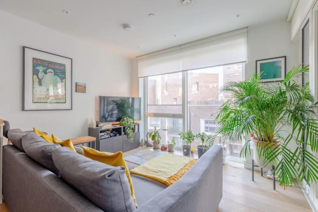 Superb 1 Bedroom Apartment 3Mins From Tube Station Лондон Екстер'єр фото